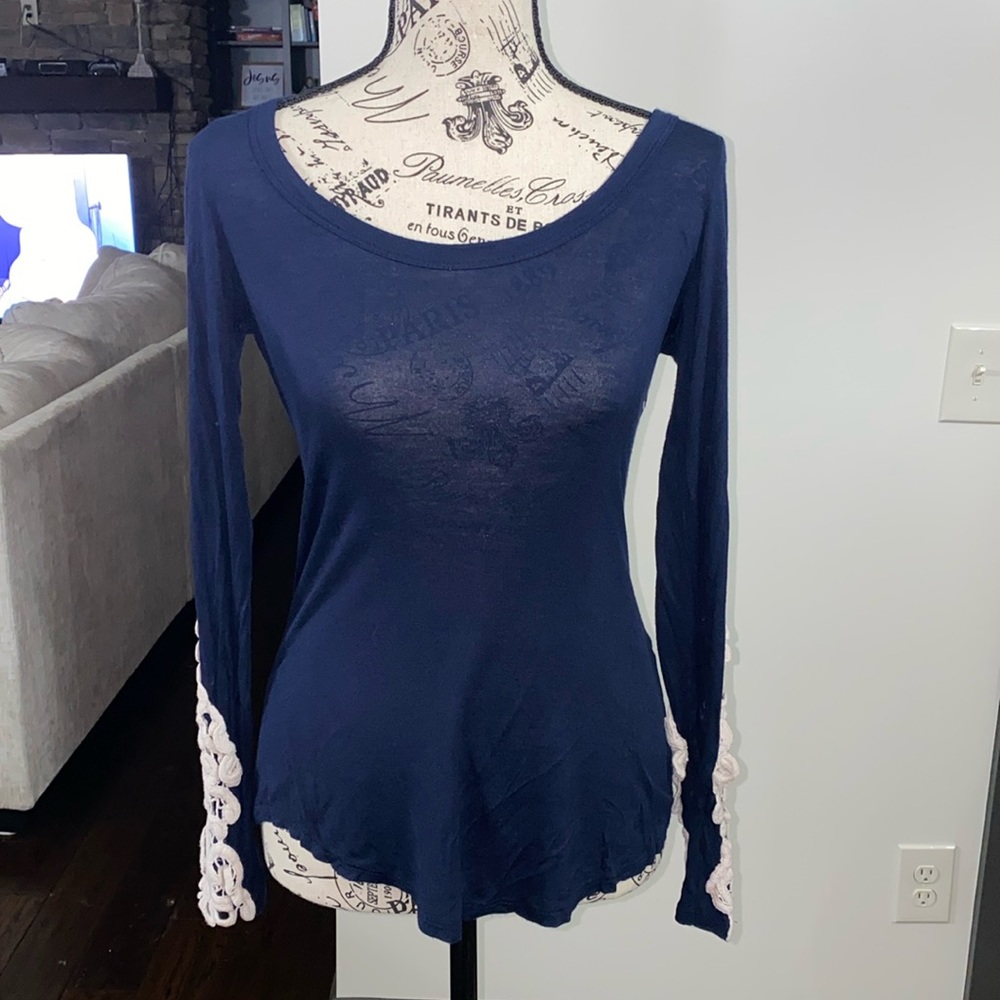 Long sleeve blouse w/crochet detail on sleeves